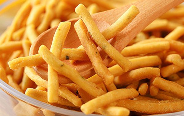 Línea de producción de snacks tipo almohada y palito / snacks fritos